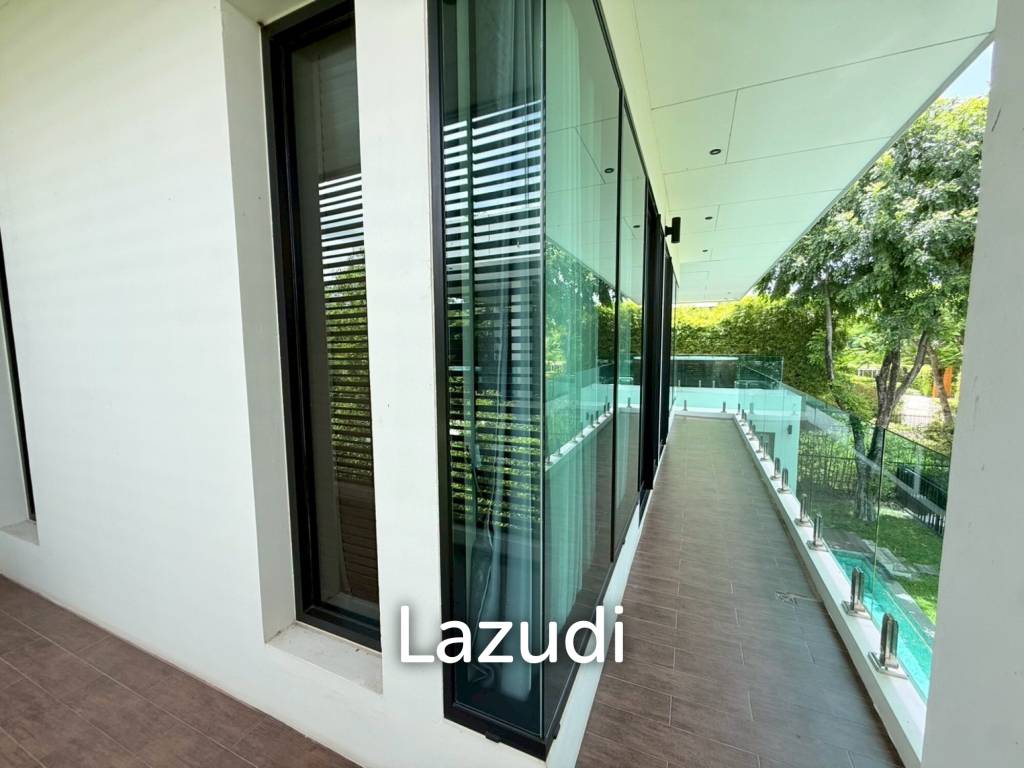 Spacious 2-Storey Villa with Rooftop Jacuzzi, 3 bed, 3 bath