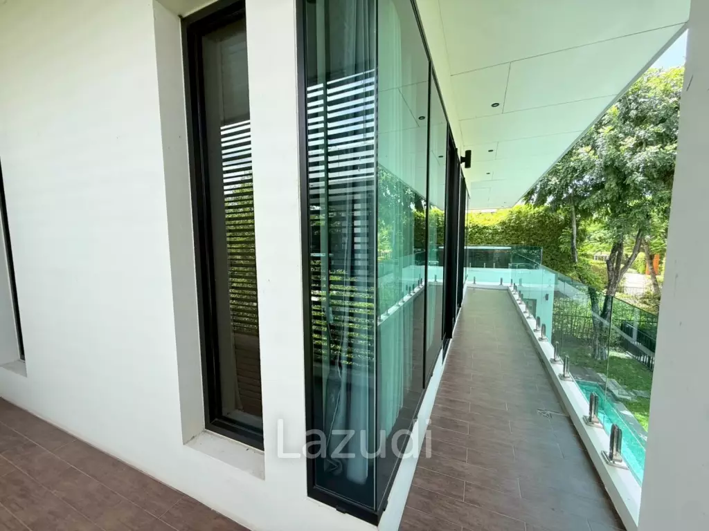 Spacious 2-Storey Villa with Rooftop Jacuzzi, 3 bed, 3 bath