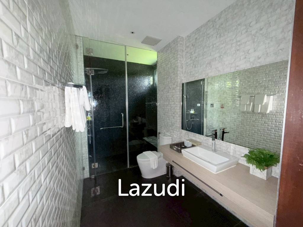 Spacious 2-Storey Villa with Rooftop Jacuzzi, 3 bed, 3 bath