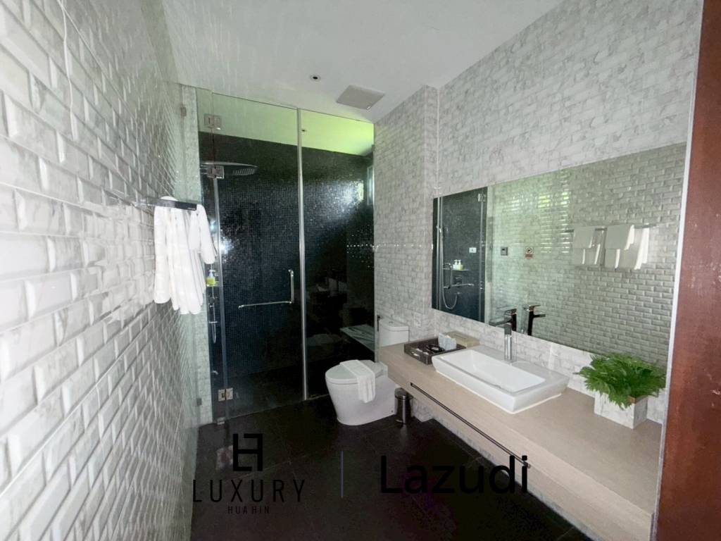 Spacious 2-Storey Villa with Rooftop Jacuzzi, 3 bed, 3 bath