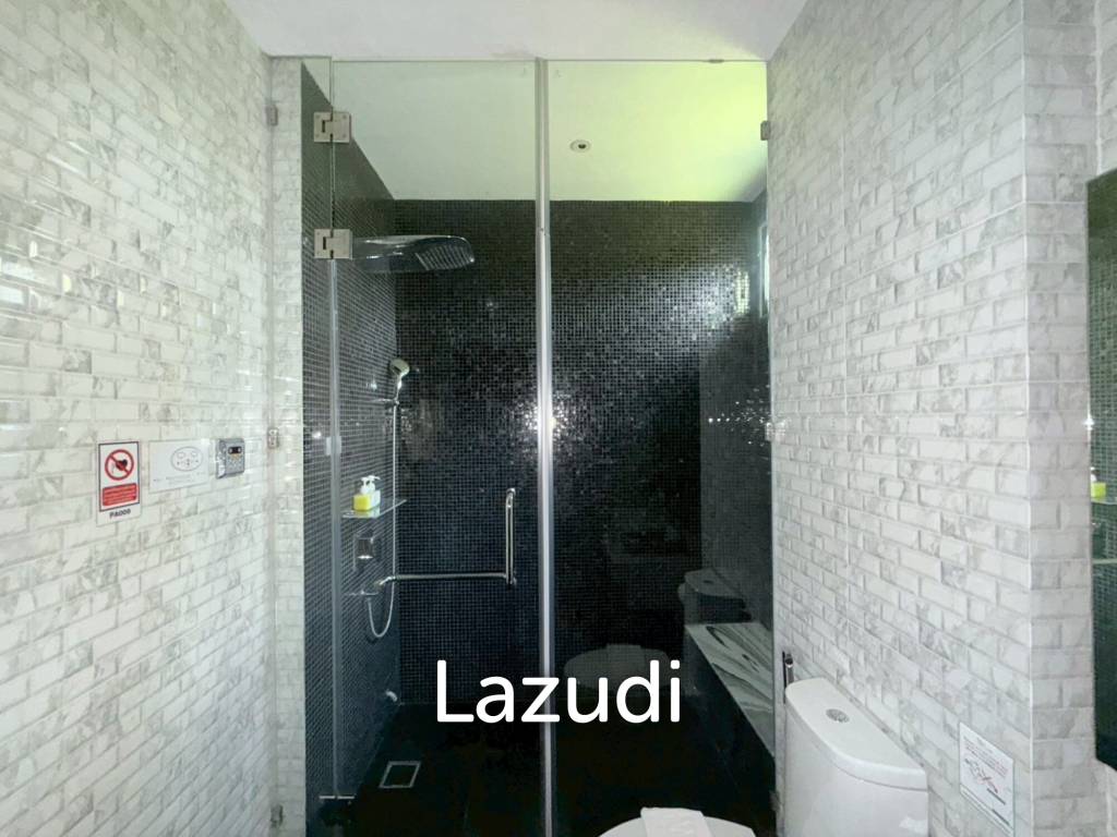 Spacious 2-Storey Villa with Rooftop Jacuzzi, 3 bed, 3 bath