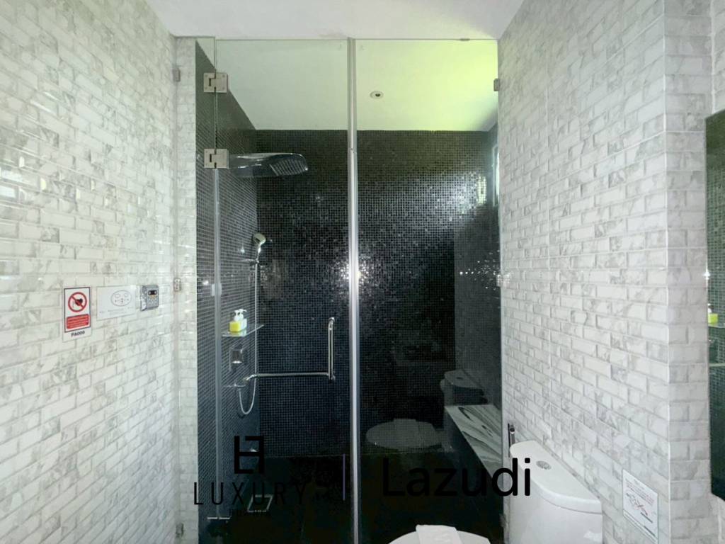 Spacious 2-Storey Villa with Rooftop Jacuzzi, 3 bed, 3 bath