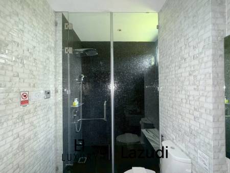 Spacious 2-Storey Villa with Rooftop Jacuzzi, 3 bed, 3 bath