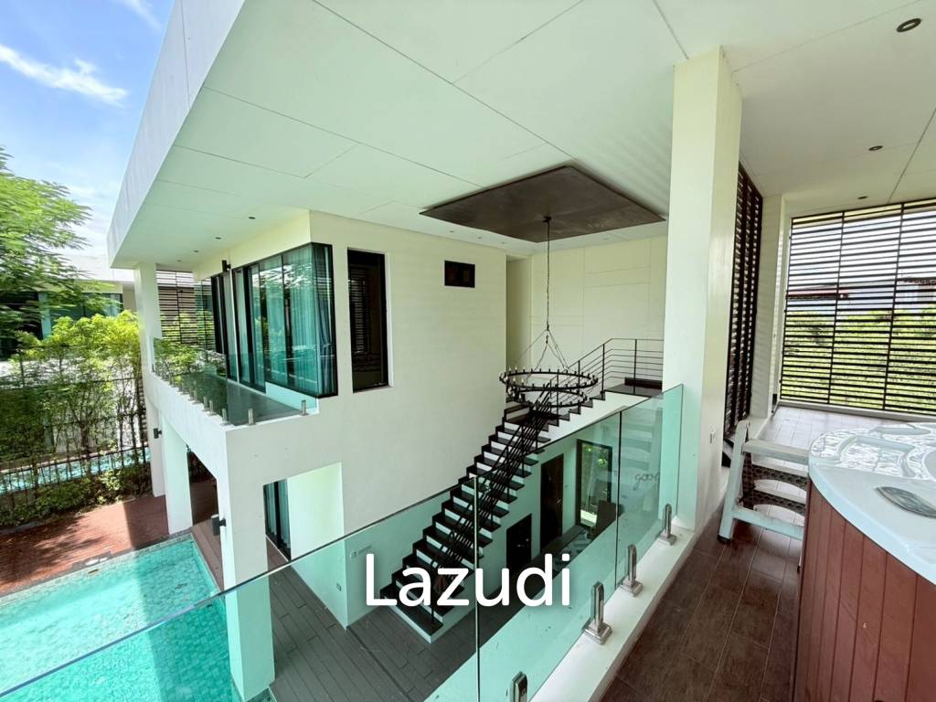Spacious 2-Storey Villa with Rooftop Jacuzzi, 3 bed, 3 bath