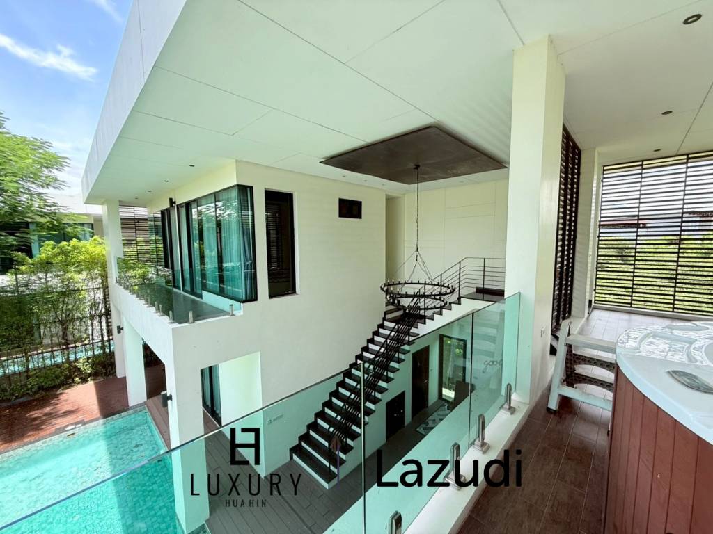 Spacious 2-Storey Villa with Rooftop Jacuzzi, 3 bed, 3 bath