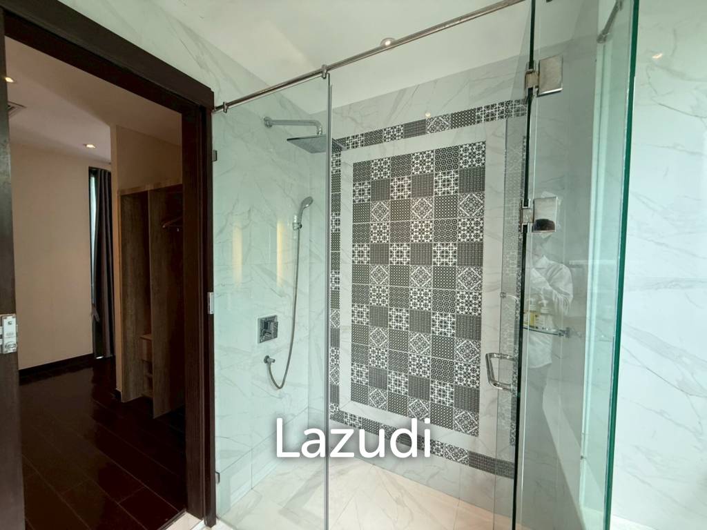 Spacious 2-Storey Villa with Rooftop Jacuzzi, 3 bed, 3 bath