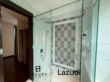 Spacious 2-Storey Villa with Rooftop Jacuzzi, 3 bed, 3 bath