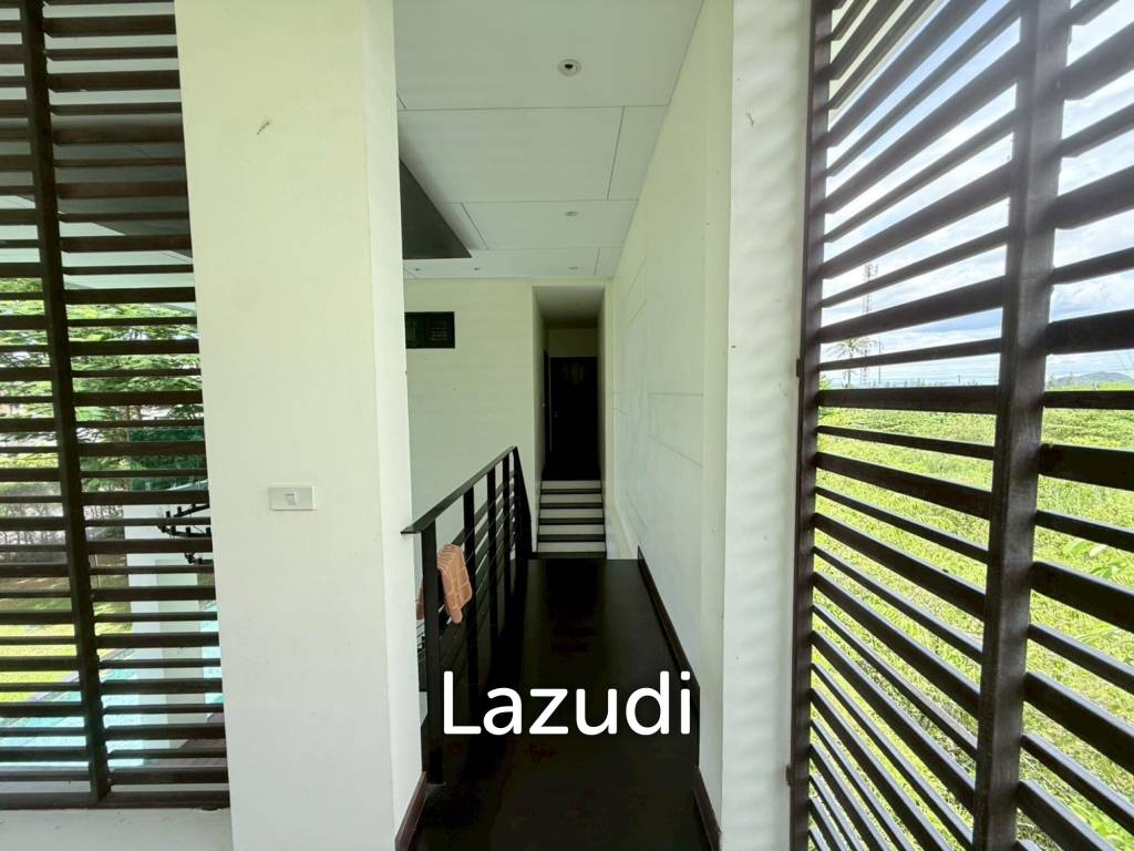 Spacious 2-Storey Villa with Rooftop Jacuzzi, 3 bed, 3 bath