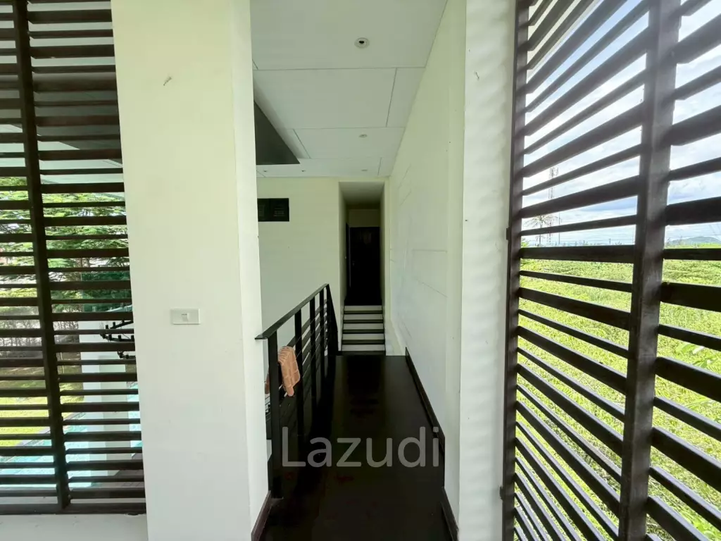 Spacious 2-Storey Villa with Rooftop Jacuzzi, 3 bed, 3 bath