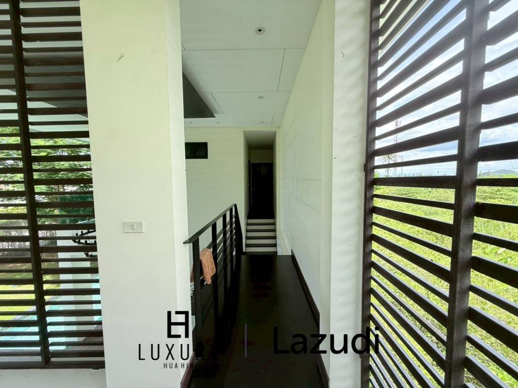 Spacious 2-Storey Villa with Rooftop Jacuzzi, 3 bed, 3 bath