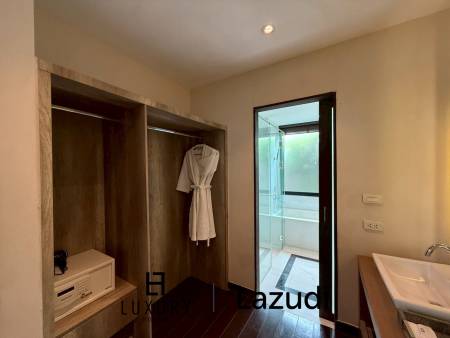 Spacious 2-Storey Villa with Rooftop Jacuzzi, 3 bed, 3 bath