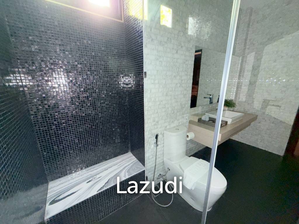 Spacious 2-Storey Villa with Rooftop Jacuzzi, 3 bed, 3 bath