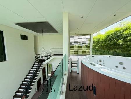 Spacious 2-Storey Villa with Rooftop Jacuzzi, 3 bed, 3 bath