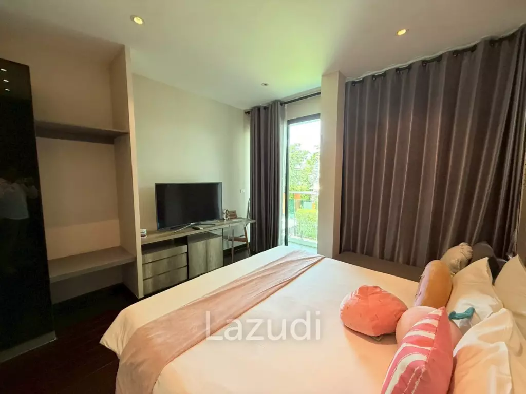 Spacious 2-Storey Villa with Rooftop Jacuzzi, 3 bed, 3 bath