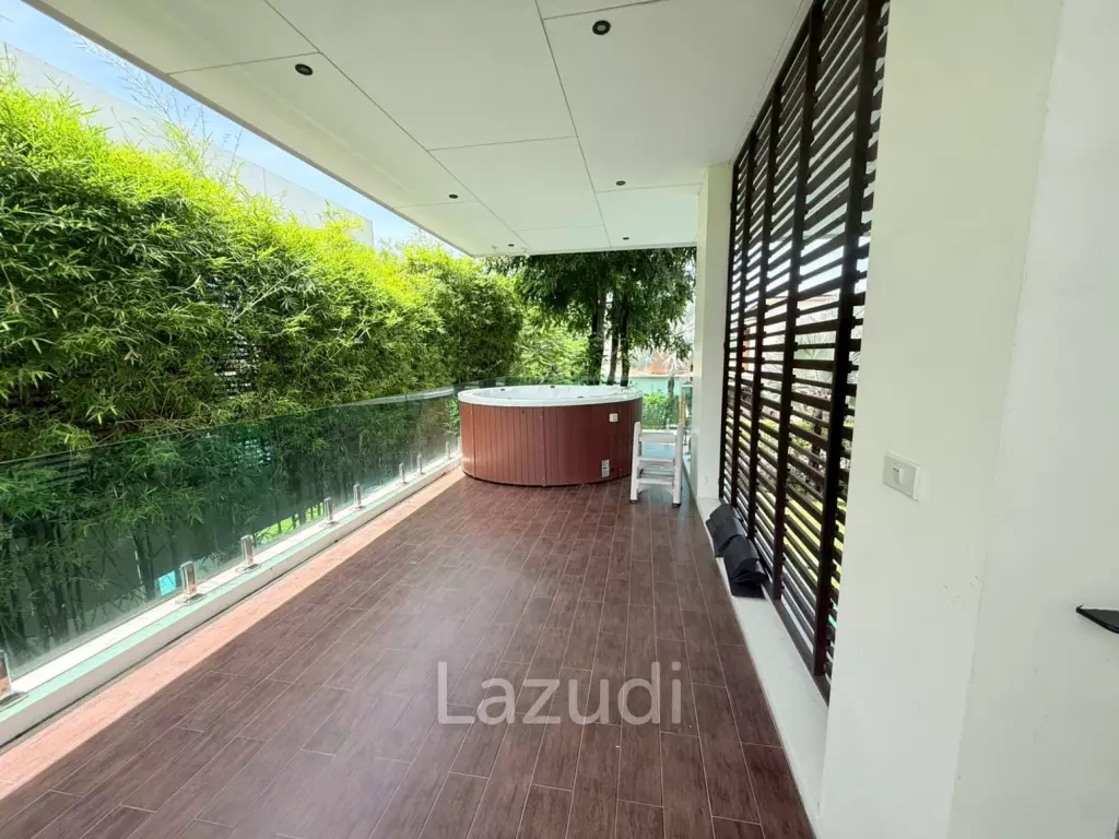 Spacious 2-Storey Villa with Rooftop Jacuzzi, 3 bed, 3 bath