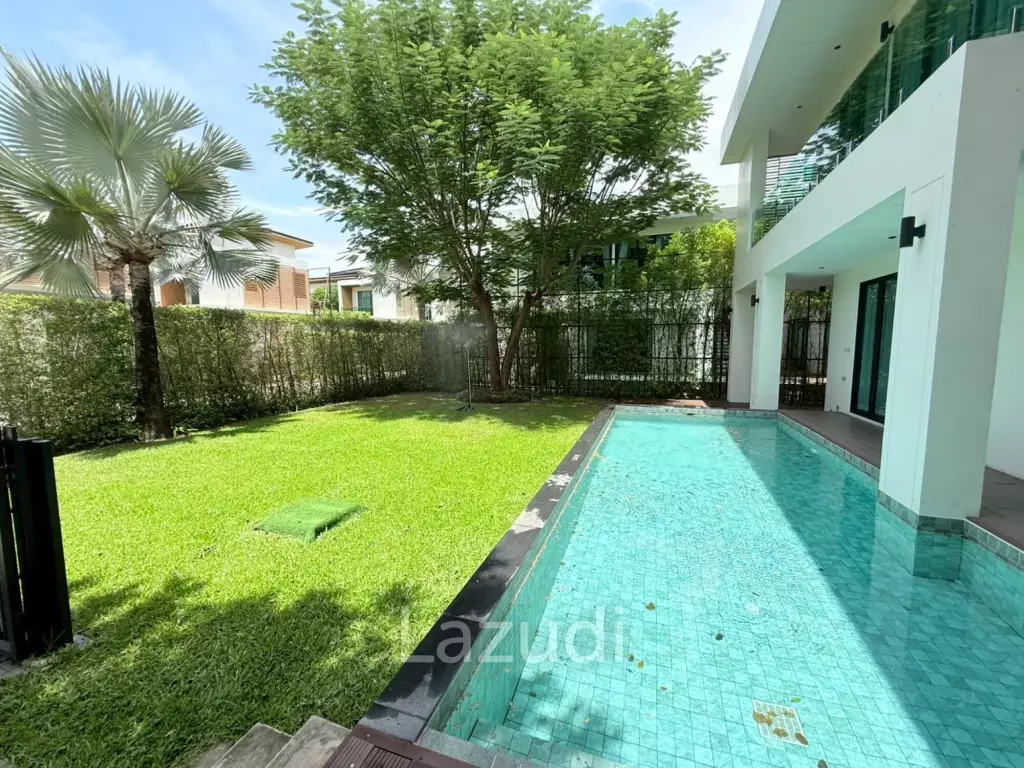 Spacious 2-Storey Villa with Rooftop Jacuzzi, 3 bed, 3 bath