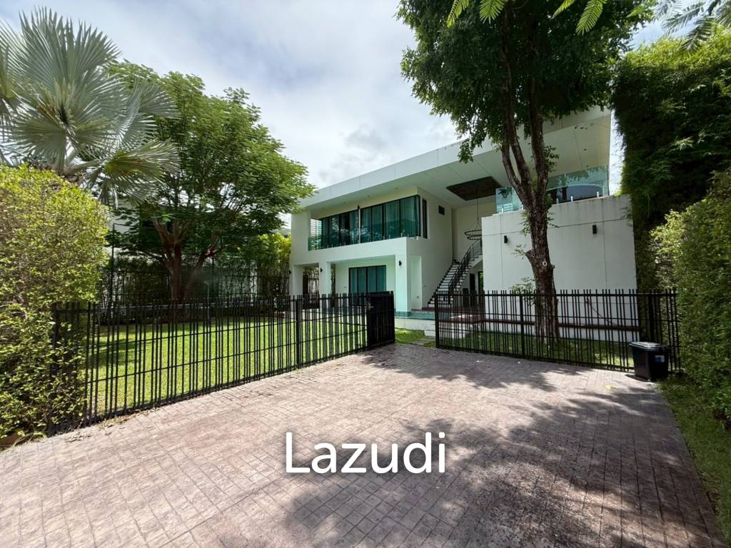 Spacious 2-Storey Villa with Rooftop Jacuzzi, 3 bed, 3 bath