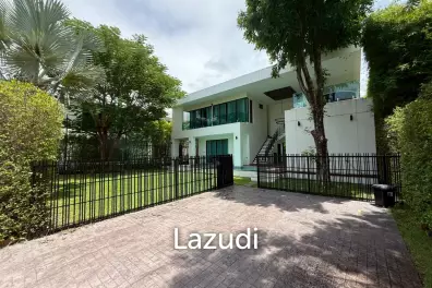 Spacious 2-Storey Villa with Rooftop Jacuzzi, 3 bed, 3 bath