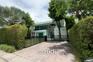 Spacious 2-Storey Villa with Rooftop Jacuzzi, 3 bed, 3 bath