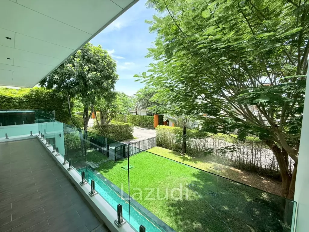 Spacious 2-Storey Villa with Rooftop Jacuzzi, 3 bed, 3 bath
