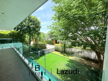 Spacious 2-Storey Villa with Rooftop Jacuzzi, 3 bed, 3 bath