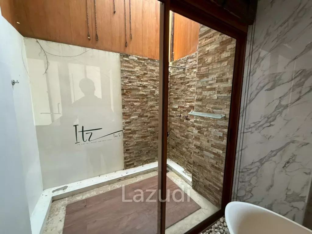 Two stories villa in It'z Time. 3 bed, 3 bath.