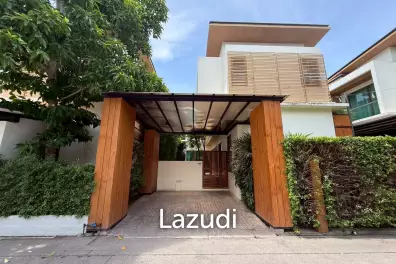 Two stories villa in It'z Time. 3 bed, 3 bath.