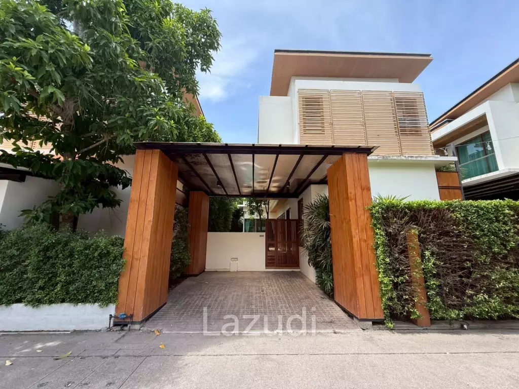Two stories villa in It'z Time. 3 bed, 3 bath.