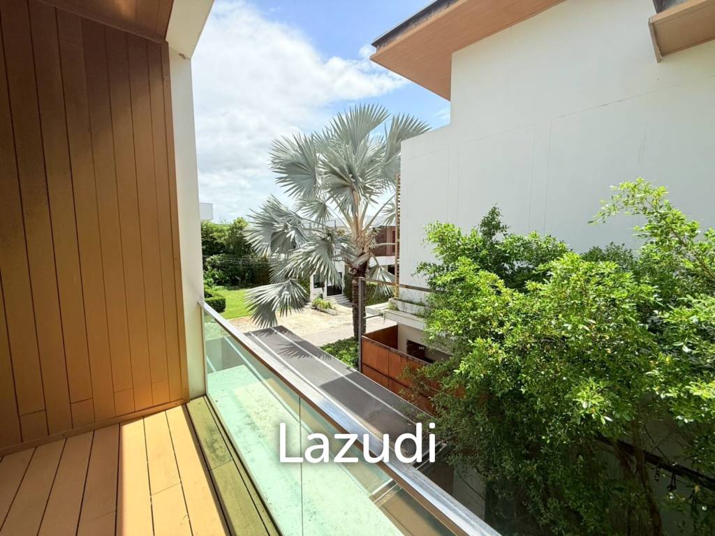 Two stories villa in It'z Time. 3 bed, 3 bath.