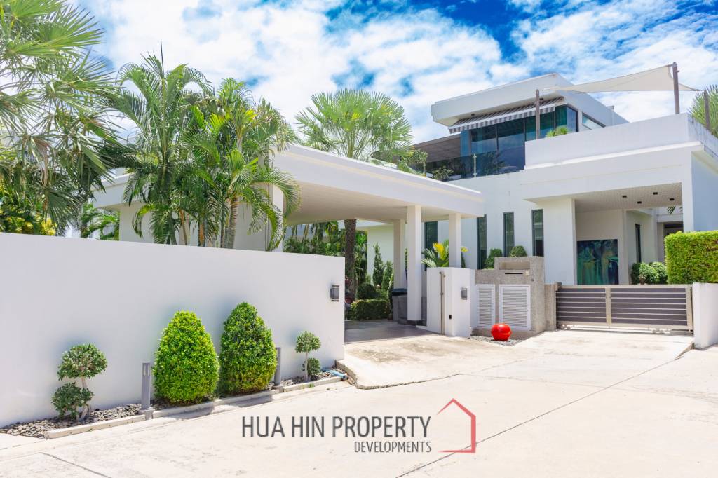 MODERN LUXURY POOL VILLA IN LA LUA RESORT : 2 storey villa with great views