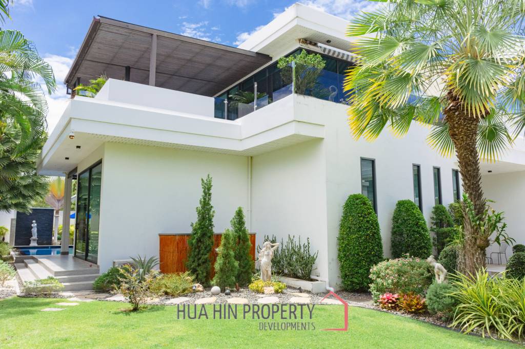 MODERN LUXURY POOL VILLA IN LA LUA RESORT : 2 storey villa with great views