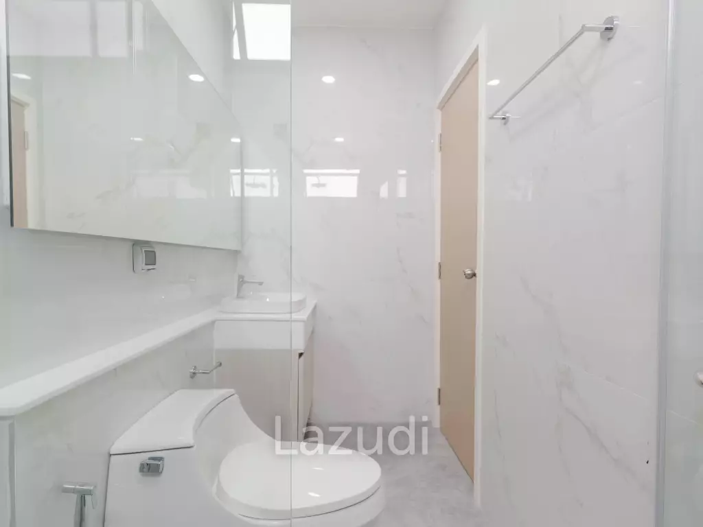 4 Bedroom Modern Luxurious House For Sale in Ban Thawai.