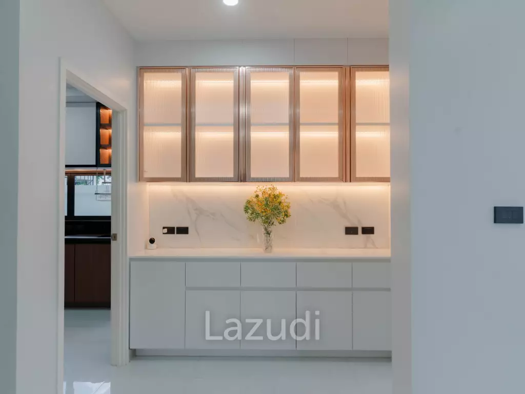 4 Bedroom Modern Luxurious House For Sale in Ban Thawai.