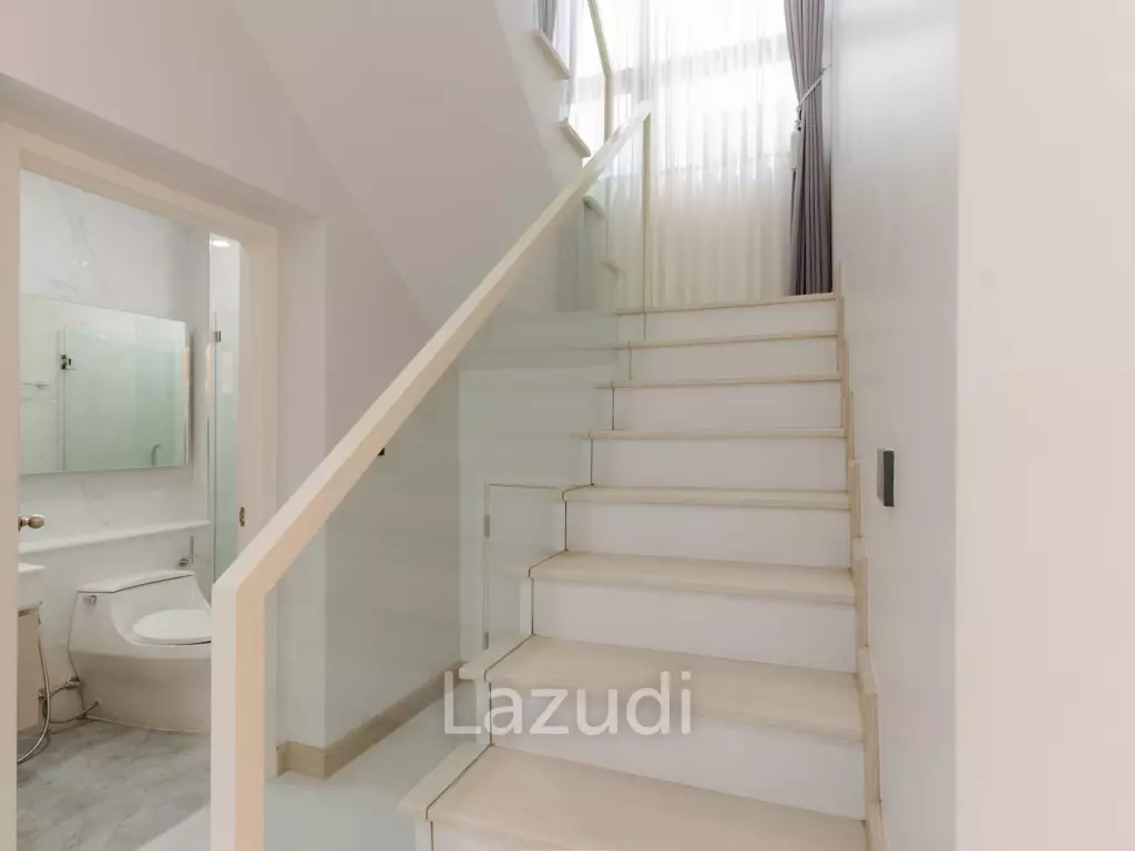 4 Bedroom Modern Luxurious House For Sale in Ban Thawai.