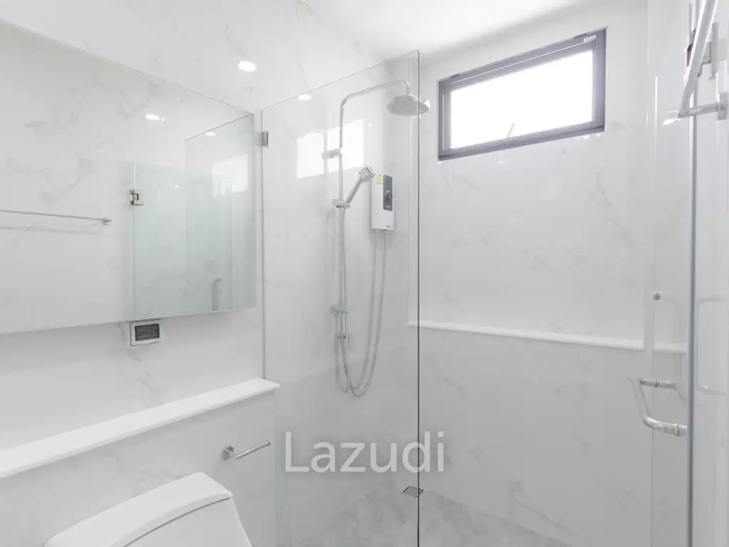 4 Bedroom Modern Luxurious House For Sale in Ban Thawai.