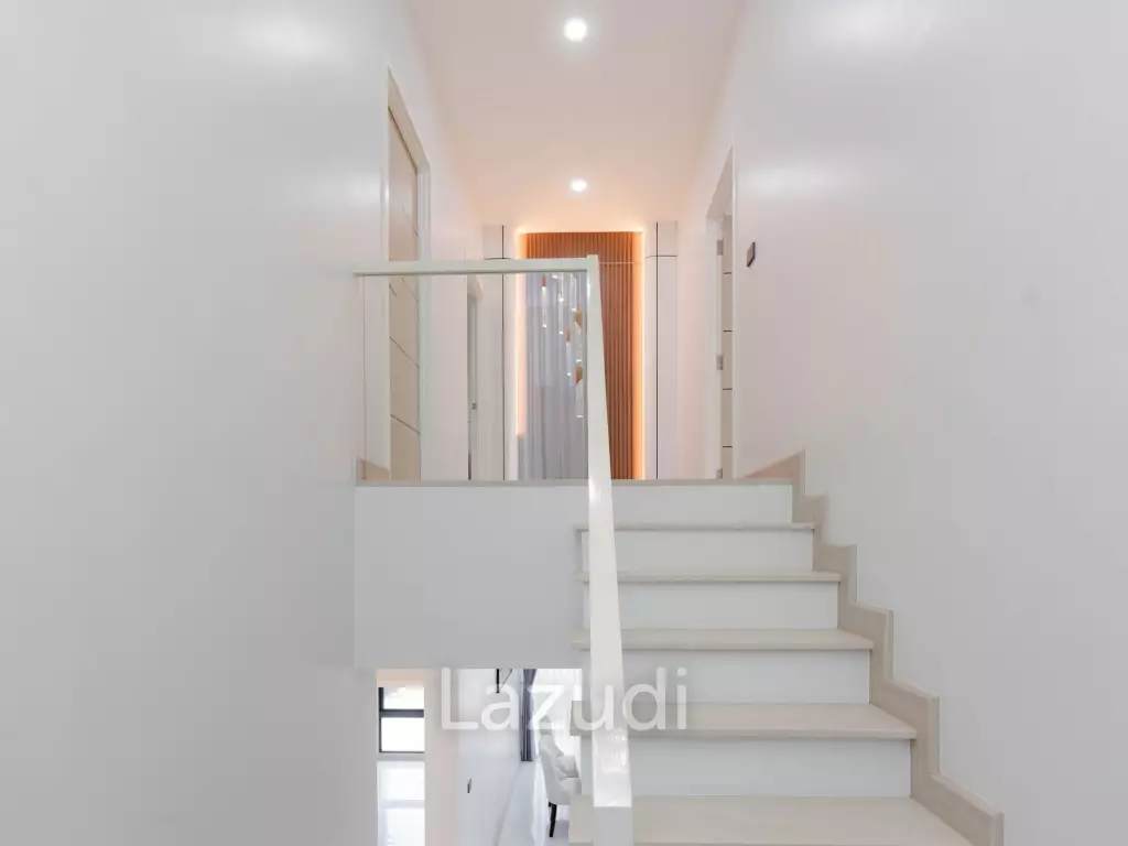 4 Bedroom Modern Luxurious House For Sale in Ban Thawai.
