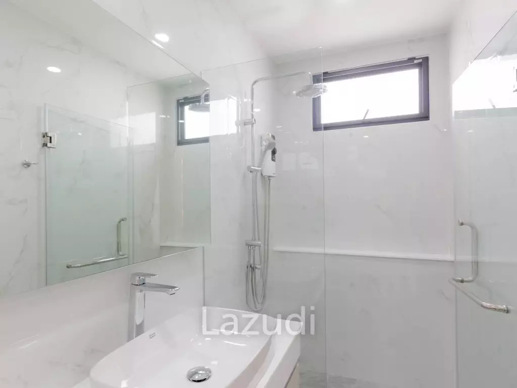 4 Bedroom Modern Luxurious House For Sale in Ban Thawai.