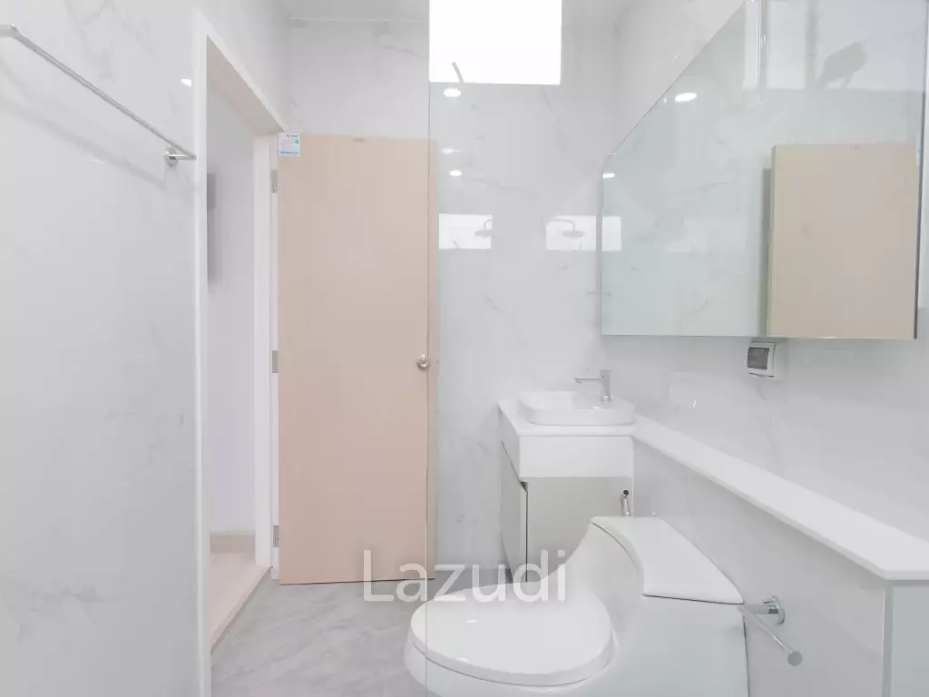 4 Bedroom Modern Luxurious House For Sale in Ban Thawai.