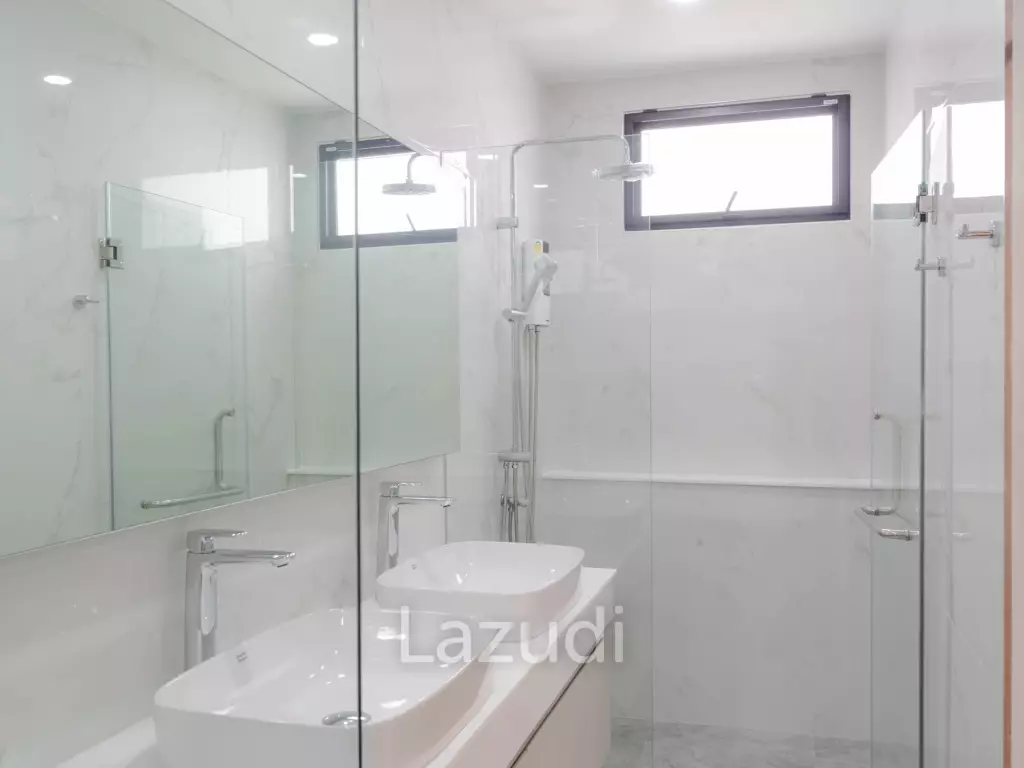 4 Bedroom Modern Luxurious House For Sale in Ban Thawai.