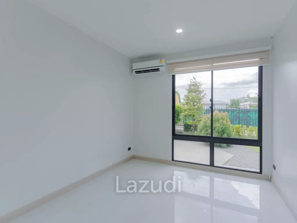 4 Bedroom Modern Luxurious House For Sale in Ban Thawai.