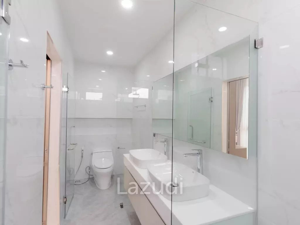 4 Bedroom Modern Luxurious House For Sale in Ban Thawai.