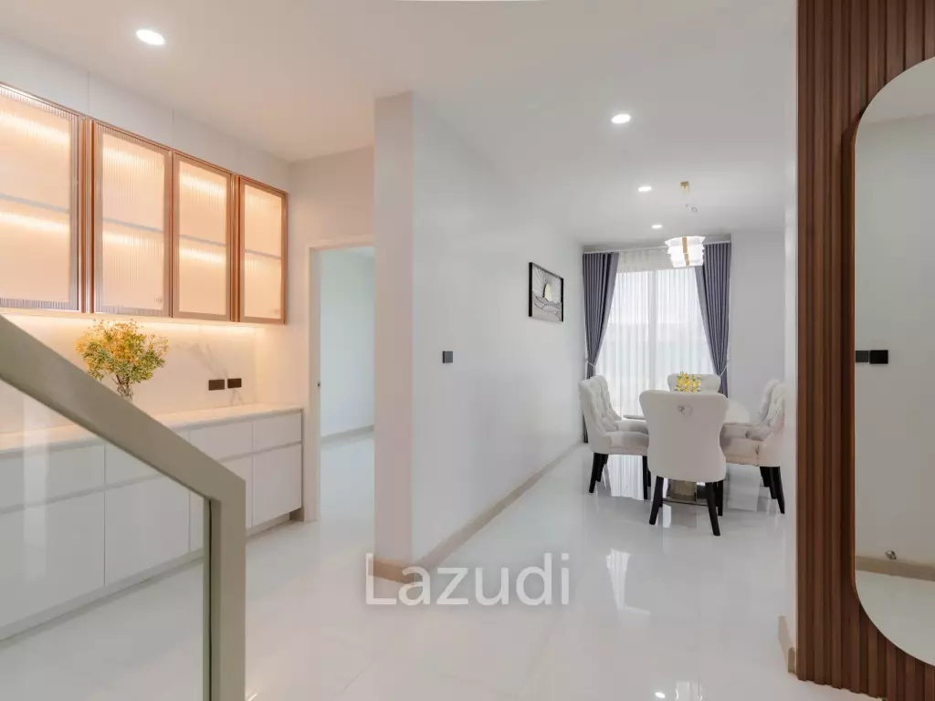 4 Bedroom Modern Luxurious House For Sale in Ban Thawai.