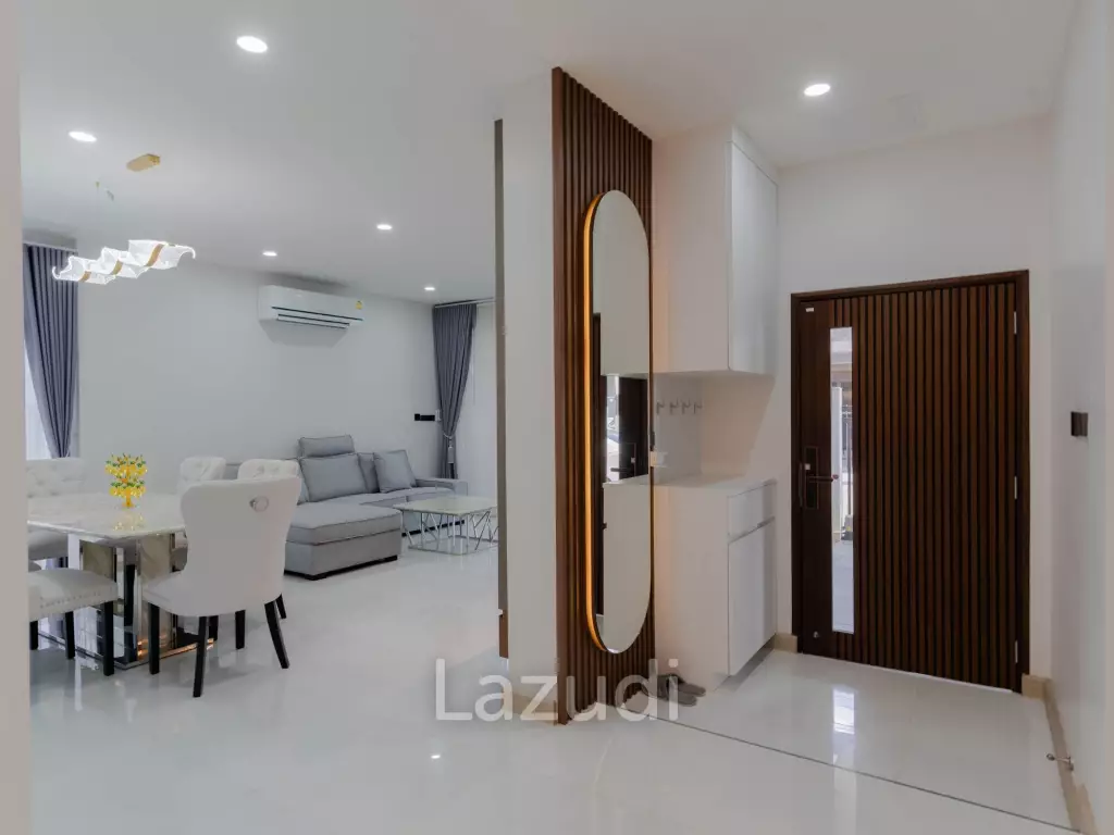 4 Bedroom Modern Luxurious House For Sale in Ban Thawai.