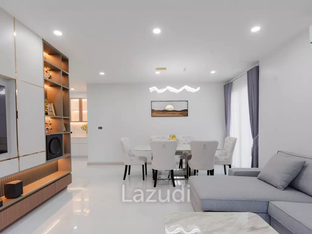 4 Bedroom Modern Luxurious House For Sale in Ban Thawai.