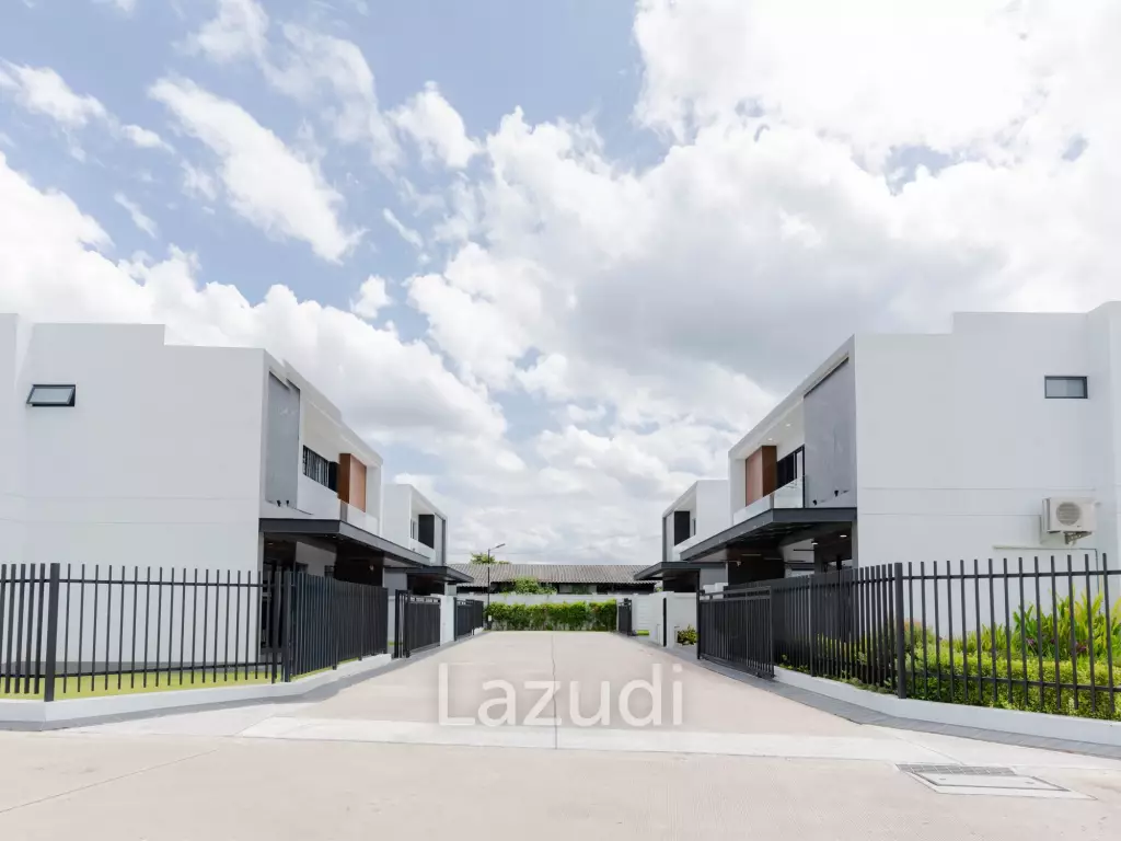 4 Bedroom Modern Luxurious House For Sale in Ban Thawai.