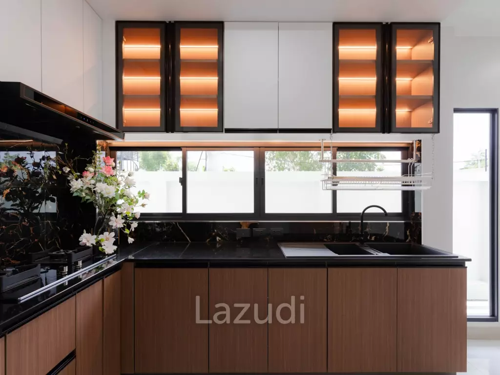 4 Bedroom Modern Luxurious House For Sale in Ban Thawai.