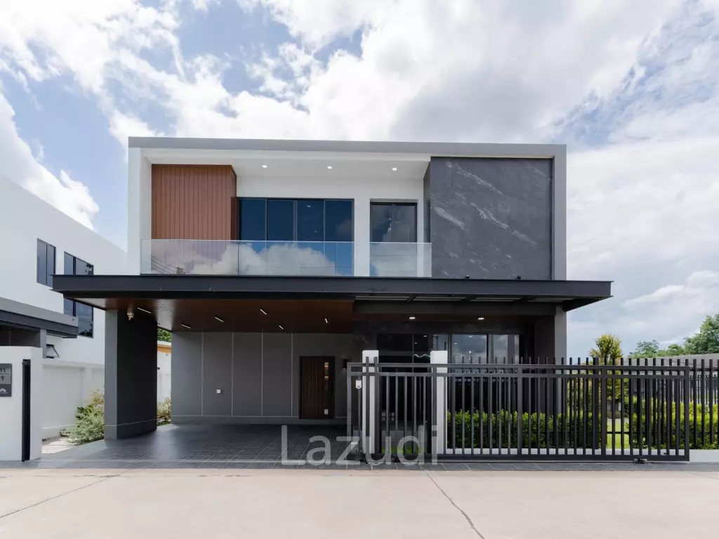 4 Bedroom Modern Luxurious House For Sale in Ban Thawai.