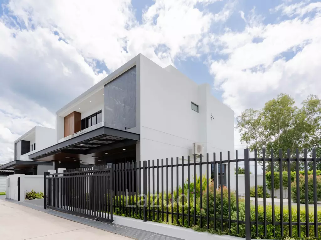 4 Bedroom Modern Luxurious House For Sale in Ban Thawai.