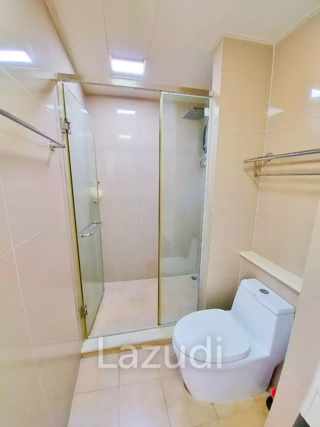 2 Bedroom  1 Bathroom 56 SQ.M TC Green Rama 9