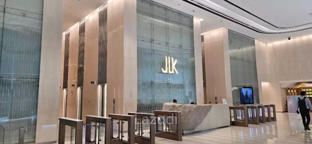 Nana Sukhumvit Soi 7 100SQM Retail Space Ground Floor of Office Building